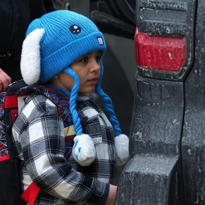 Menino de 5 anos detido pelo ICE não dorme bem e come pouco, diz deputado