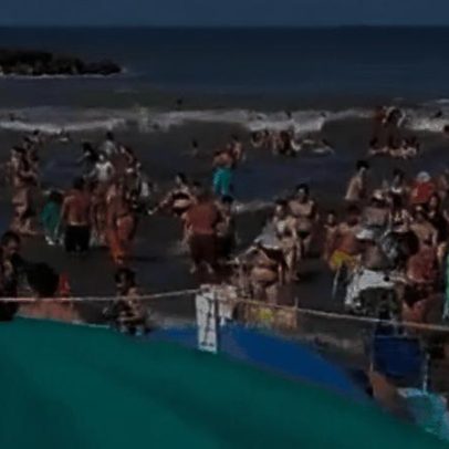 Mar avança repentinamente na Argentina, deixa morto e 35 feridos
