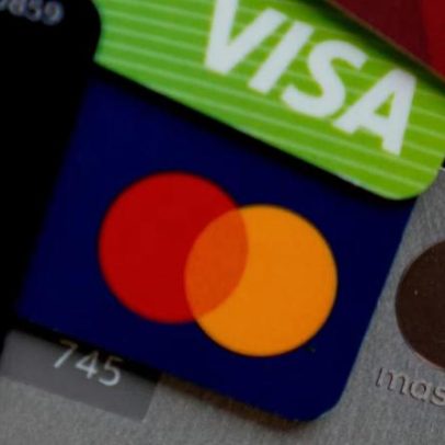 Trump propõe teto de 10% para juros de cartão por 1 ano e bancos resistem