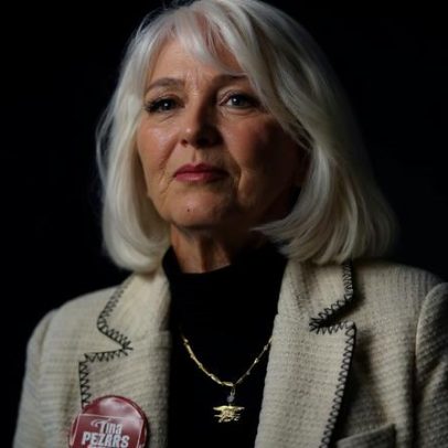 Advogados de Tina Peters tentam convencer tribunal do Colorado a anular condenação