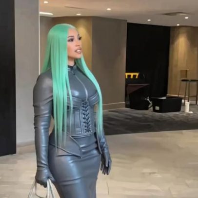 Cardi B usa look de couro completo para apoiar Stefon Diggs em jogo dos Patriots
