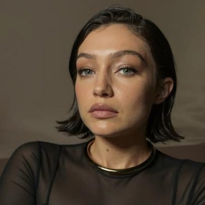Gigi Hadid troca loiro por bob preto intenso