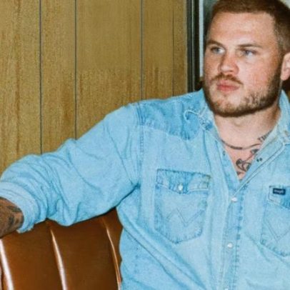 Zach Bryan amplia sucesso com o álbum With Heaven On Top