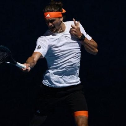 Zverev vence estreia após susto em quatro sets