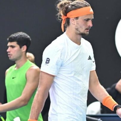 Zverev critica regra que impede pedir tempo médico por câimbra