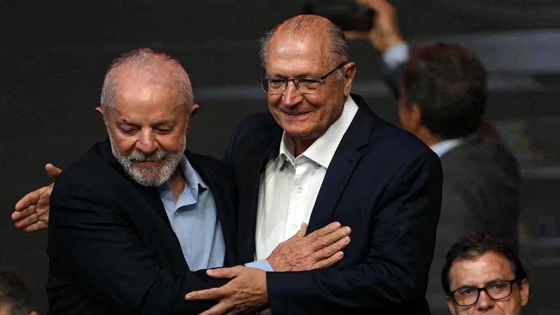Alckmin desconversou sobre repetir a parceria eleitoral com Lula em 2026. Foto: Mauro PIMENTEL / AFP