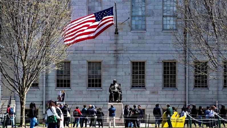 Harvard segue na mira de Donald Trump. Foto: Joseph Prezioso / AFP