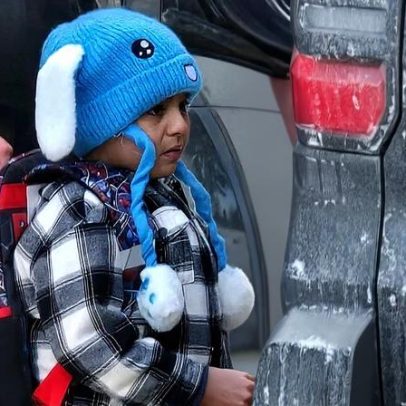 Menino de 5 anos detido pelo ICE em Minneapolis volta para casa