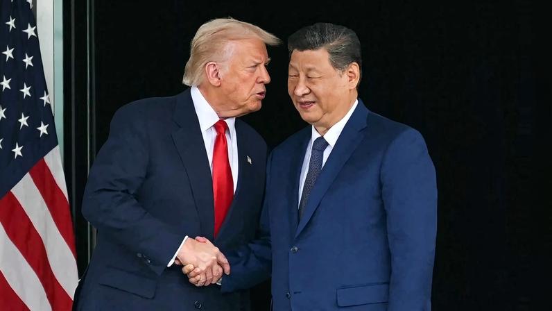 Trump e Xi Jinping em um encontro presencial realizado em outubro de 2025. Foto: ANDREW CABALLERO-REYNOLDS / AFP