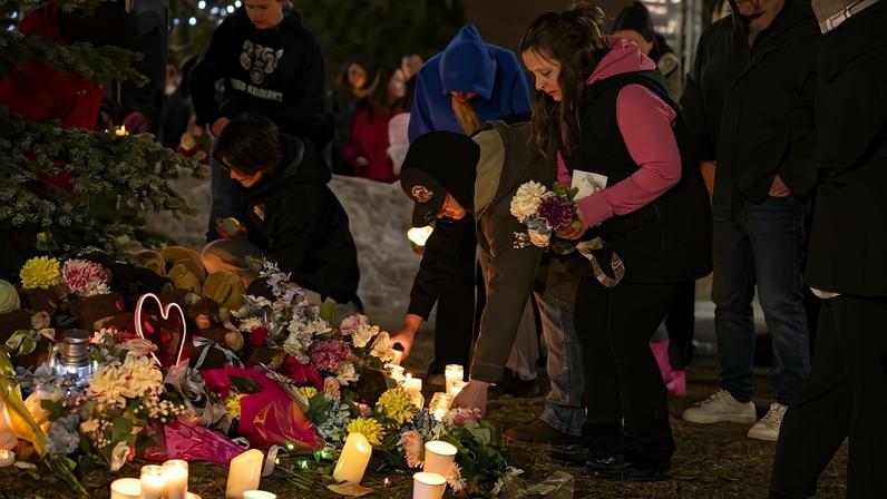 Homenagens a vítimas de um tiroteio em uma escola do Canadá. Foto: Paige Taylor White / AFP