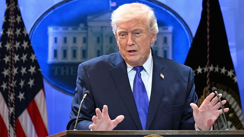 Donald Trump tenta driblar a decisão da Suprema Corte dos EUA sobre o tarifaço. Foto: Mandel NGAN / AFP