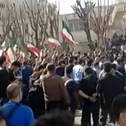 Irã afirma direito de protesto estudantil, com limites