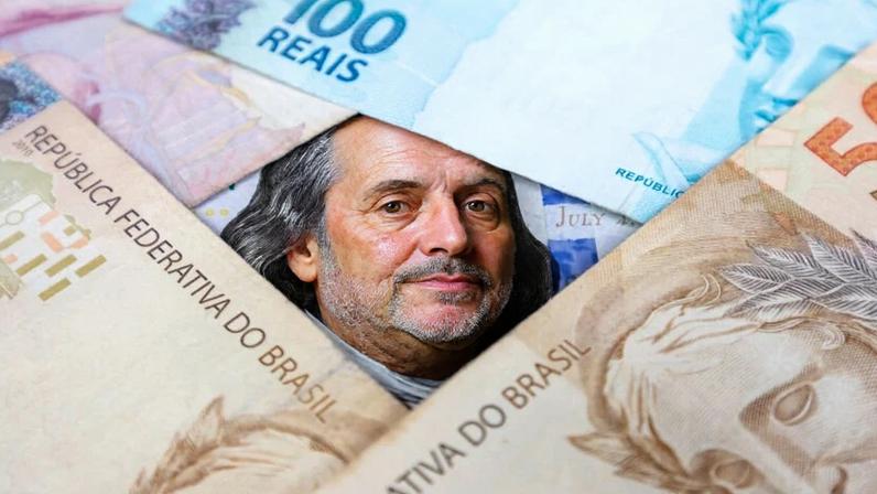A moeda brasileira cobre uma nota de 100 dólares