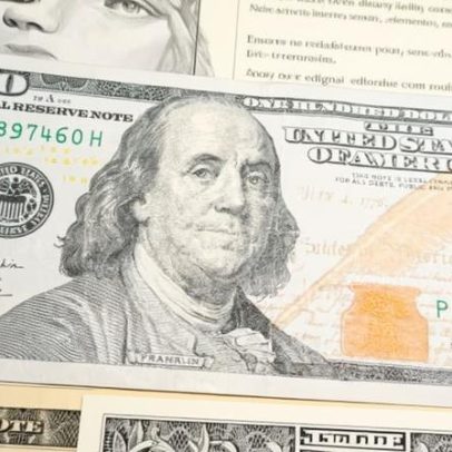 Dólar cai pelo sétimo dia e fecha em R$ 5,13; Ibovespa recua
