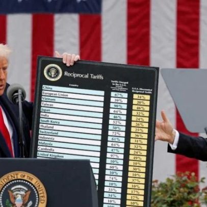 Trump afirma elevar tarifa global de 10% para 15%