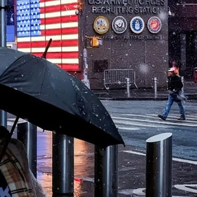 Tempestade de inverno atinge o nordeste dos EUA; NYC emite proibição de viagens