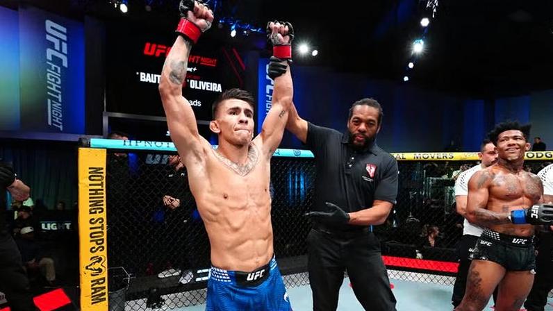 Mario Bautista venceu Vinicius "LokDog" Oliveira na luta principal do UFC Vegas 113. (Foto por Chris Unger/Zuffa LLC)