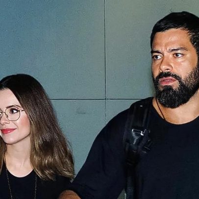 Sandy é vista com namorado Pedro Andrade em aeroporto e beija médico