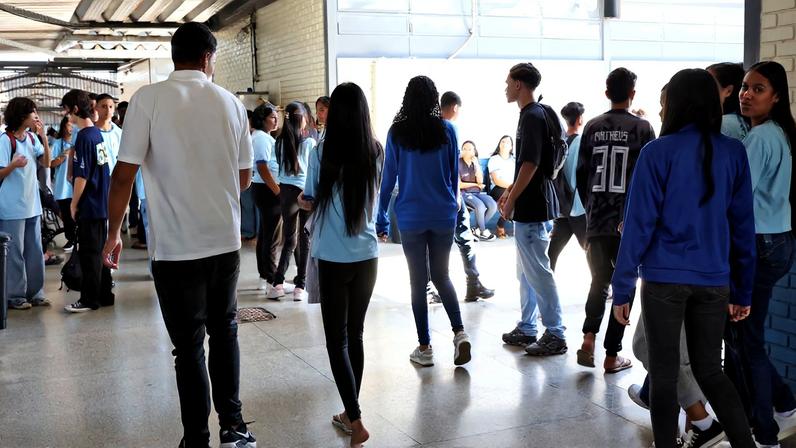 Brasília (DF), 19/02/2025 - Programa Pé-de-Meia. Alunos da escola CED619 da Samambaia. Foto: Antônio Cruz/Agência Brasil