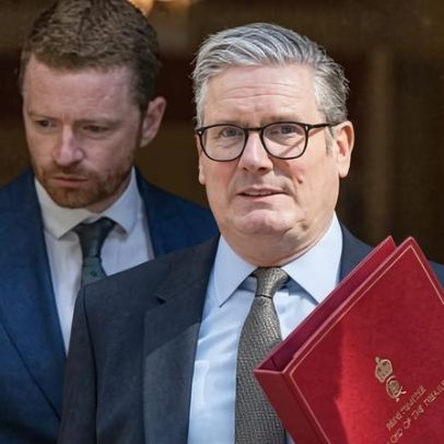 Renúncia de McSweeney pode facilitar o eventual declínio de Starmer, dizem