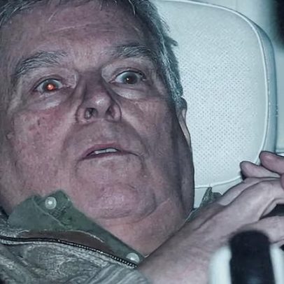 Olhos assustados de Andrew lembram The Scream; a foto de prisão seria retrato real?