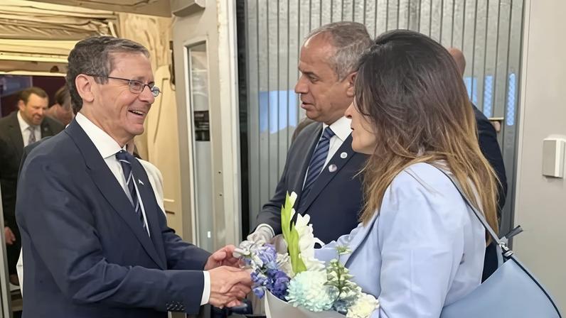 Israeli President Isaac Herzog was greeted by the Israeli ambassador to Australia Amir Maimon.