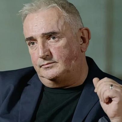 Não viu Gavin Burrows assinar confissão de hacking de e-mails, diz tribunal