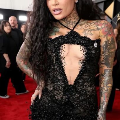 Kehlani faz declaração anti-ICE no tapete vermelho dos Grammys