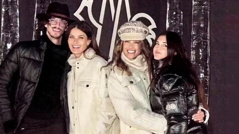 Isabeli Fontana e o filho caçula, Lucas Fontana, e Alessandra Ambrosio com a filha, Anja Ambrosio Mazur — Foto: Reprodução/Instagram