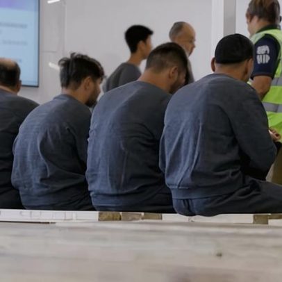 Grupos pressionam companhias aéreas a suspender voos de deportação