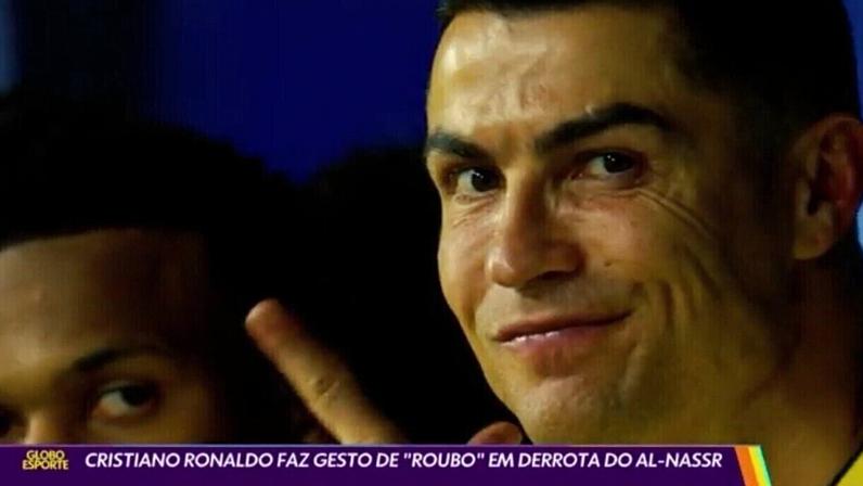 Cristiano Ronaldo faz gesto de "roubo" em derrota do Al-Nassr