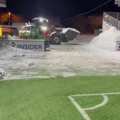 Bodo/Glimt retira neve do campo com trator a dois dias da Inter na Champions