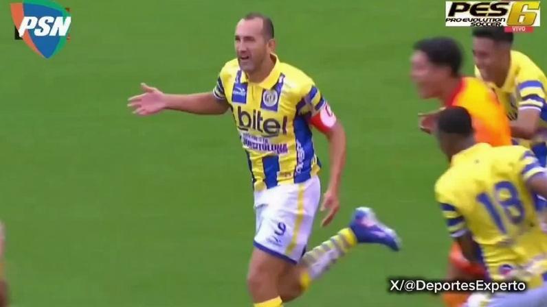 Aos 41 anos, Hernán Barcos brilha com golaços pelo Cajamarca, do Peru