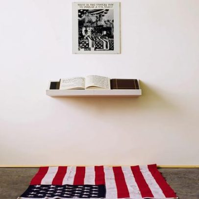 Mostra de artistas negros reinterpreta bandeira dos EUA sem obra de Dread Scott