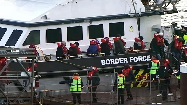 Group of nine UN experts highlight case studies of people placed in detention prior to being removed to France.