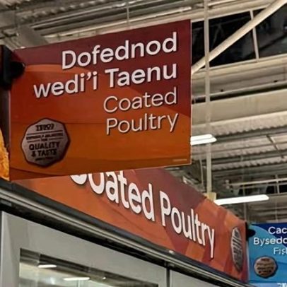 Tesco pede desculpas por colocar placas bilíngues em Cornualha