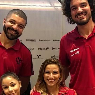 Flávia Saraiva e Jade Barbosa aparecem em foto com gigantes do basquete