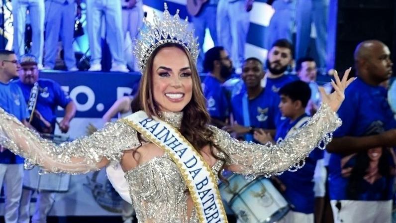 Rainha de bateria da Águia de Ouro no Carnaval 2026, Renata Spallicci superou grave doença e é herdeira bilionária de farmacêutica