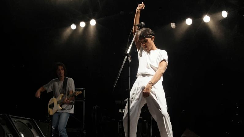 Cena do documentário 'Cazuza: Boas Novas' mostra o cantor durante um show