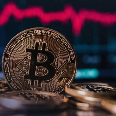 Bitcoin cai 7% para US$77 mil, pode marcar mínimo de ciclo, diz analista