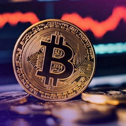 Bitcoin cai abaixo de 80 mil após Warsh assumir Fed; liquidação de US$ 2,5 bi