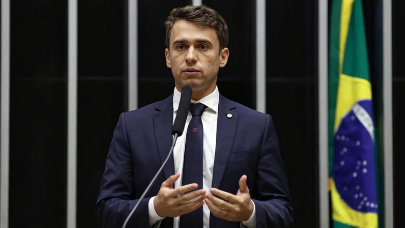 Deputados e senadores autorizados a visitar ex-presidente Bolsonaro na penitenciária.