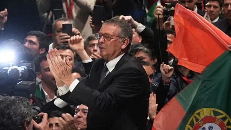 António José Seguro celebrates his victory in Lisbon on Sunday evening.