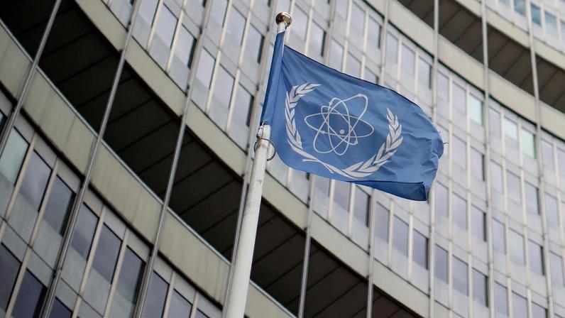Bandeira com logo da AIEA em Viena 10/7/2019 REUTERS/Lisi Niesner