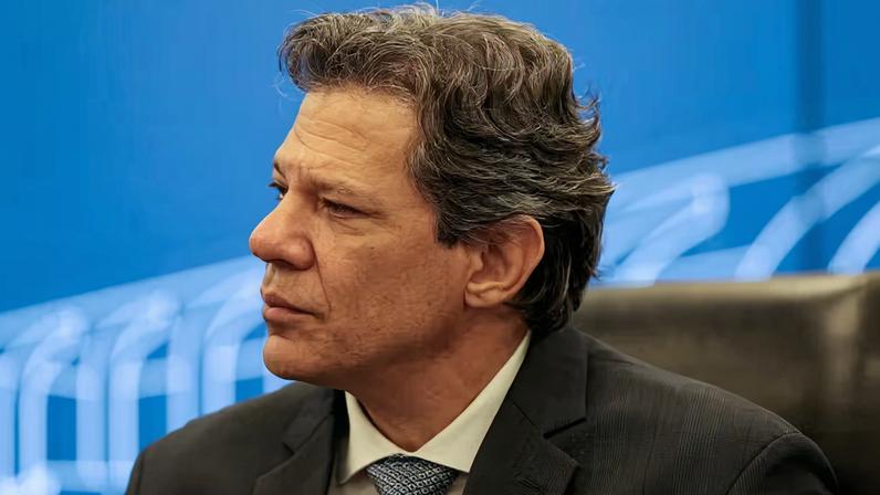Fernando Haddad durante coletiva sobre megaoperação contra o PCC — Foto: Jorge Silva/Reuters
