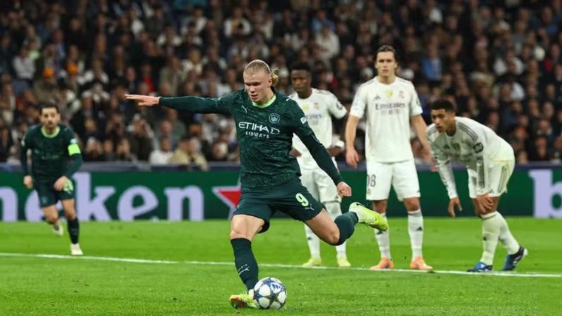 Haaland marca de pênalti em Real Madrid 1 x 2 Manchester City, pela fase de liga da Champions 2025/26 — Foto: Reuters