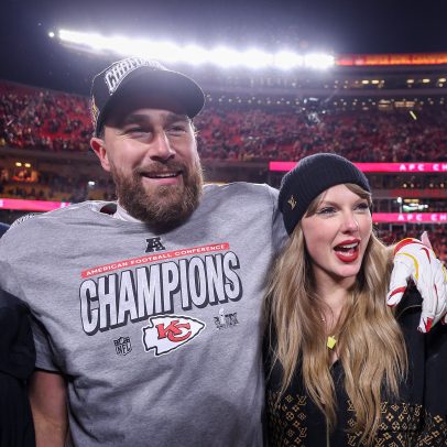 Travis Kelce vai ao DJ booth e toca músicas de Taylor Swift