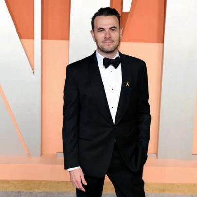 Produtor dos Grammys comenta incidente bizarro envolvendo Cher e Luther Vandross