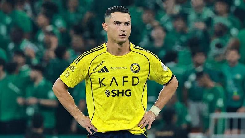 Cristiano Ronaldo com a camisa do Al-Nassr, pelo Campeonato Saudita — Foto: REUTERS/Stringer