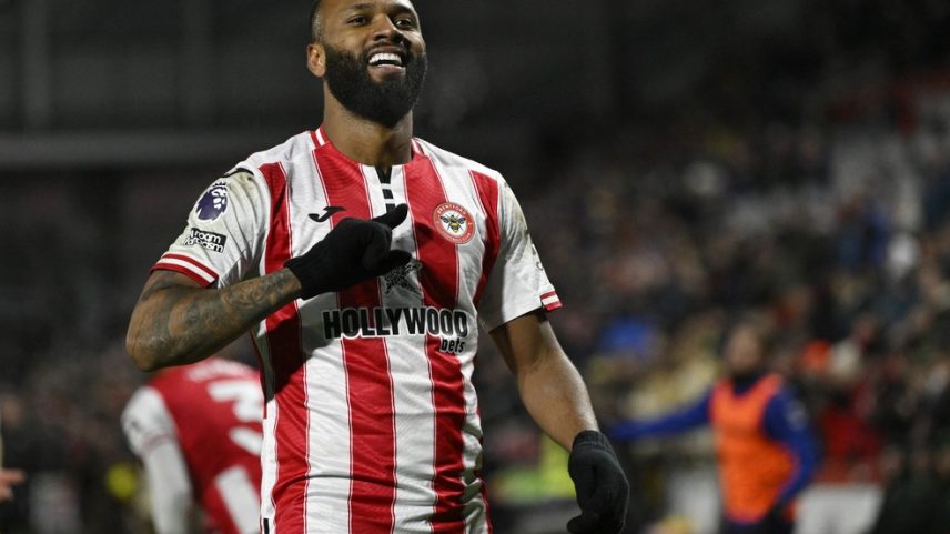 Igor Thiago comemora gol em Brentford x Sunderland — Foto: REUTERS/Tony O Brien